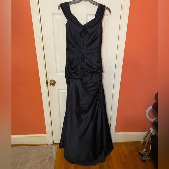 La Femme Navy Blue Off the Shoulder Ruched Satin Trumpet Gown Size 8 NWOT - Picture 10 of 10